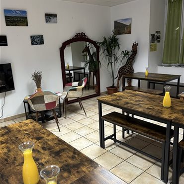Hôtel du Rocher, Le Caylar, Hérault, proche Aveyron et A 75, chardons bleus