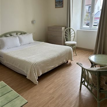 Hôtel du Rocher, Le Caylar, Hérault, proche Aveyron et A75, chambre Séjour